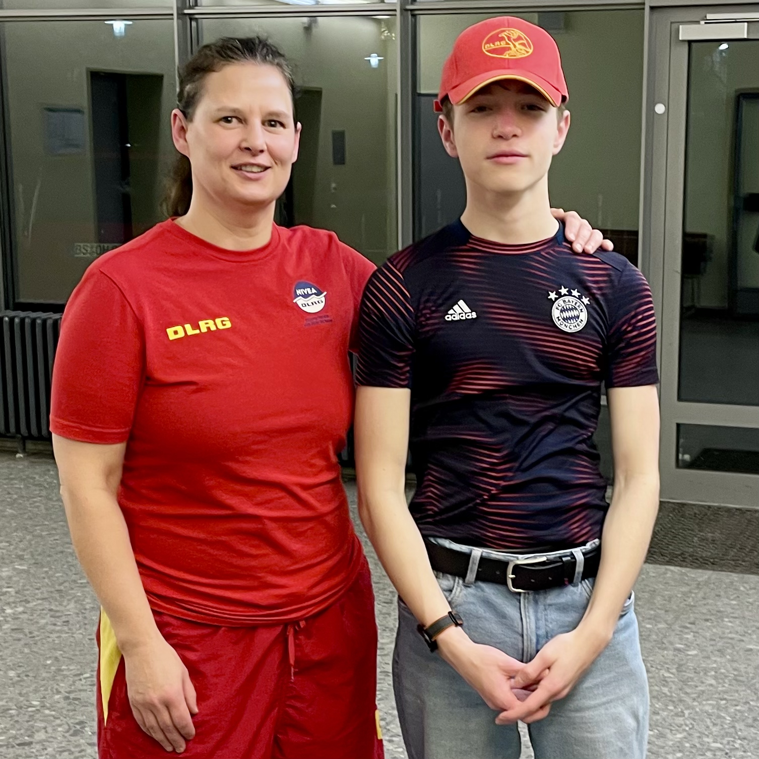 Mykhaylo Tretyakov mit seiner DLRG-Trainerin